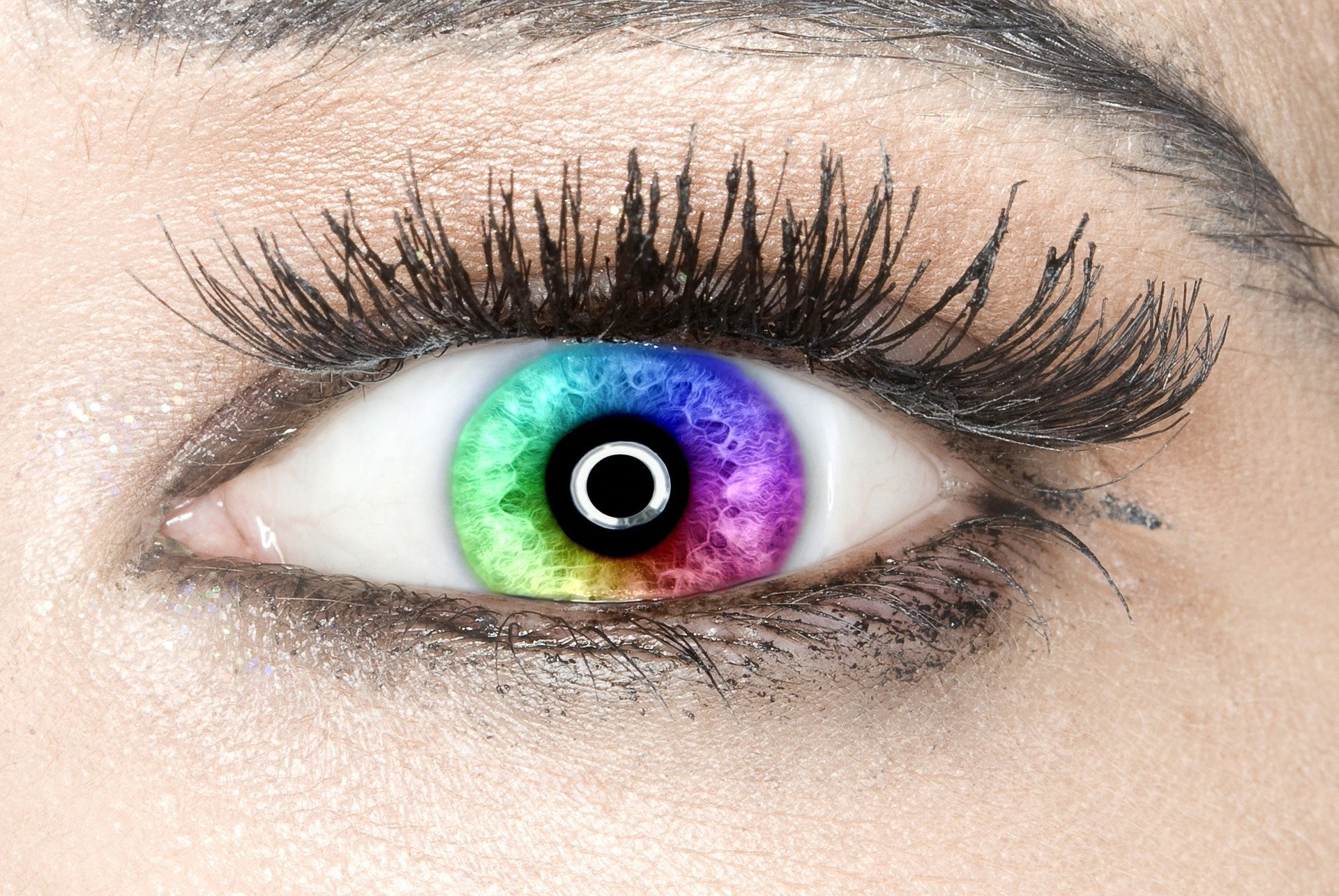 Interessiert? Das nackte Auge