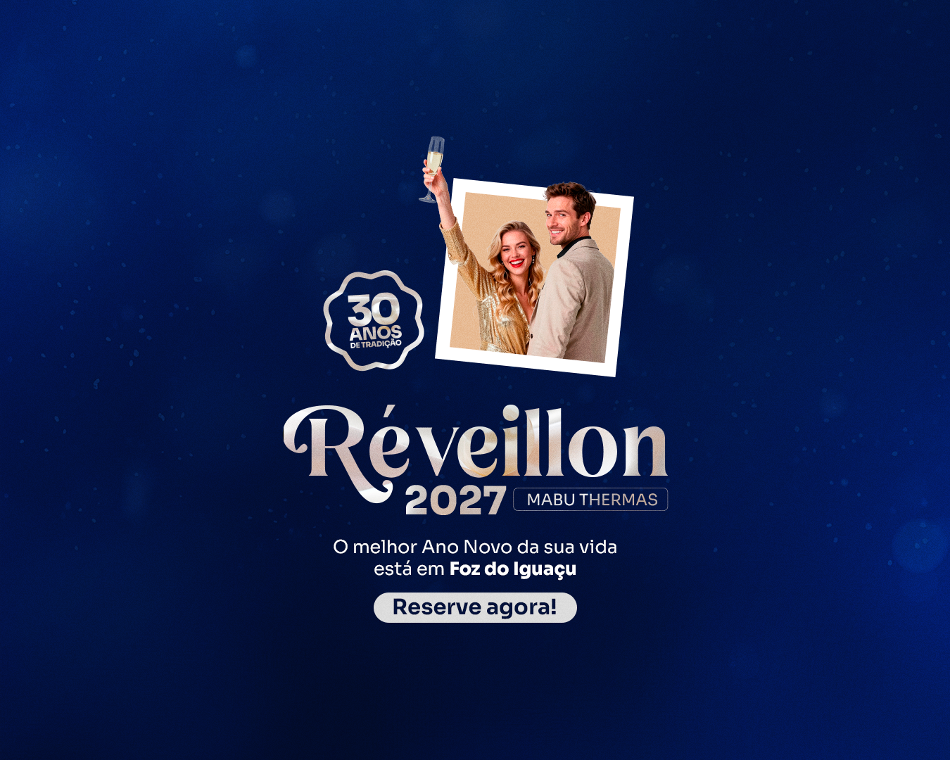 Promoção Réveillon 2027 em fundo azul com um casal sorridente e o botão “Reserve agora!”