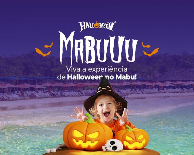 Criança sorrindo com braços erguidos em piscina, com anúncio de filme ao fundo e palmeiras tropicais.