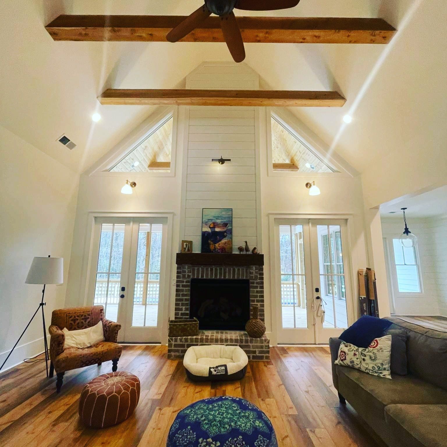 rough sawn circle sawn barn beams