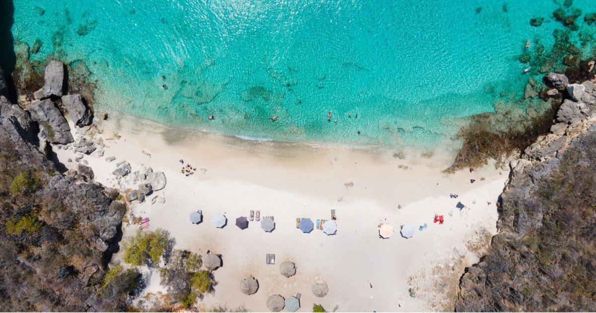 THE BEST BEACHES ON
CURACAO FOR THE
WHOLE FAMILY - Kleine Knip Curacao