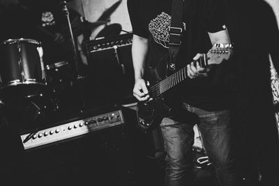 background-professional-electronic-guitar-hero