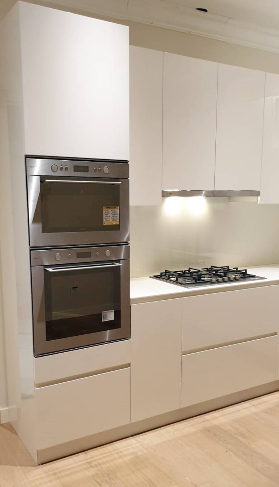cucina con elettrodomestici a incasso