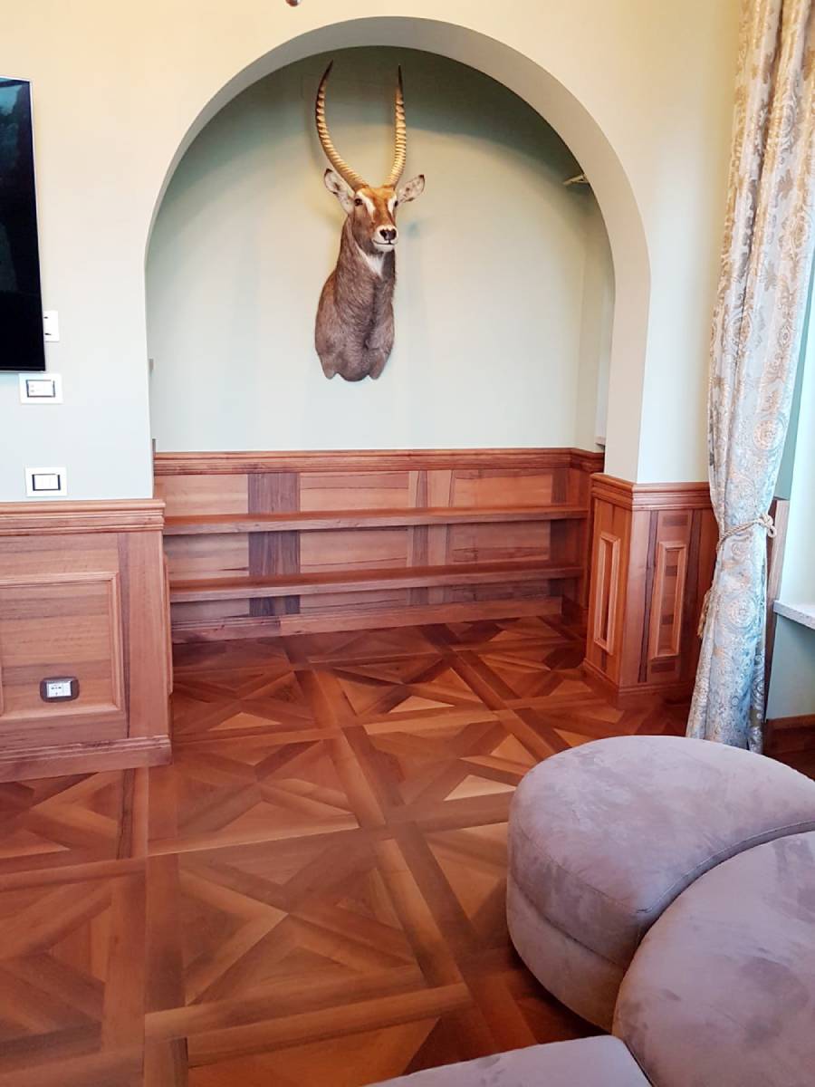 mobili su misura per soggiorno in legno di qualità