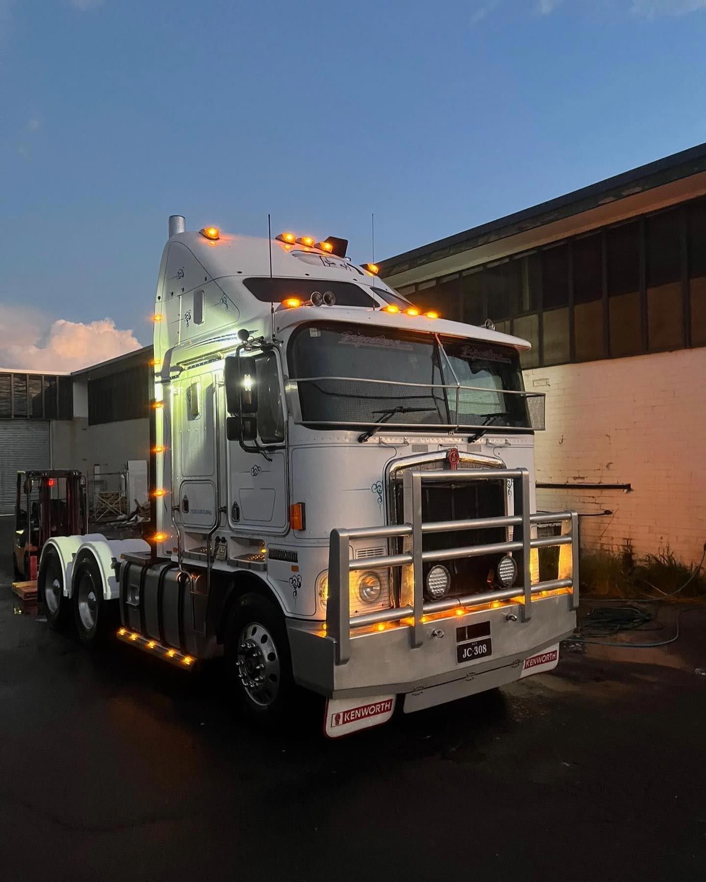 General Transportation Service Truck Head Front View — Joe Camilleri Transport in Fyshwick, ACT