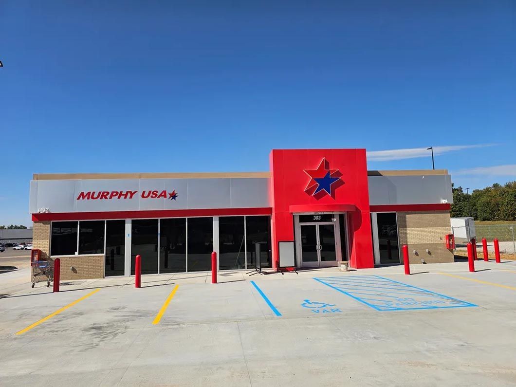 A red and silver building with the word murphy usa on it