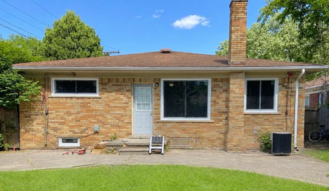 23181 Parklawn Street, Oak Park, MI 48237