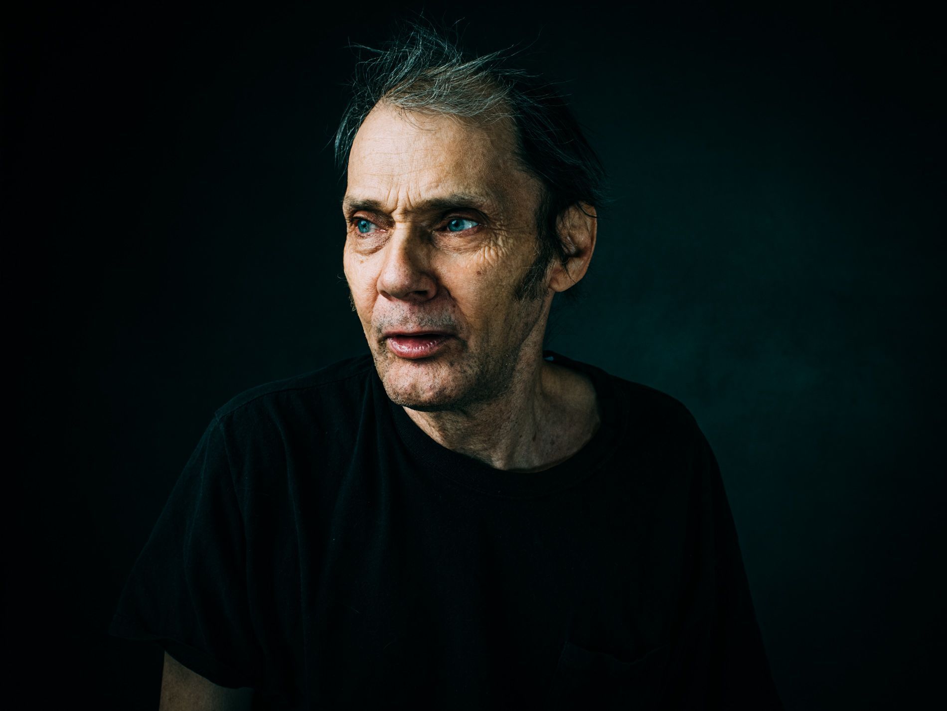 Malcolm Holcombe portrait in music photographer studio