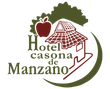 Logotipo del Hotel Casa de Manzano con una manzana roja, un &aacute;rbol verde y un tejado de casa estilizado.