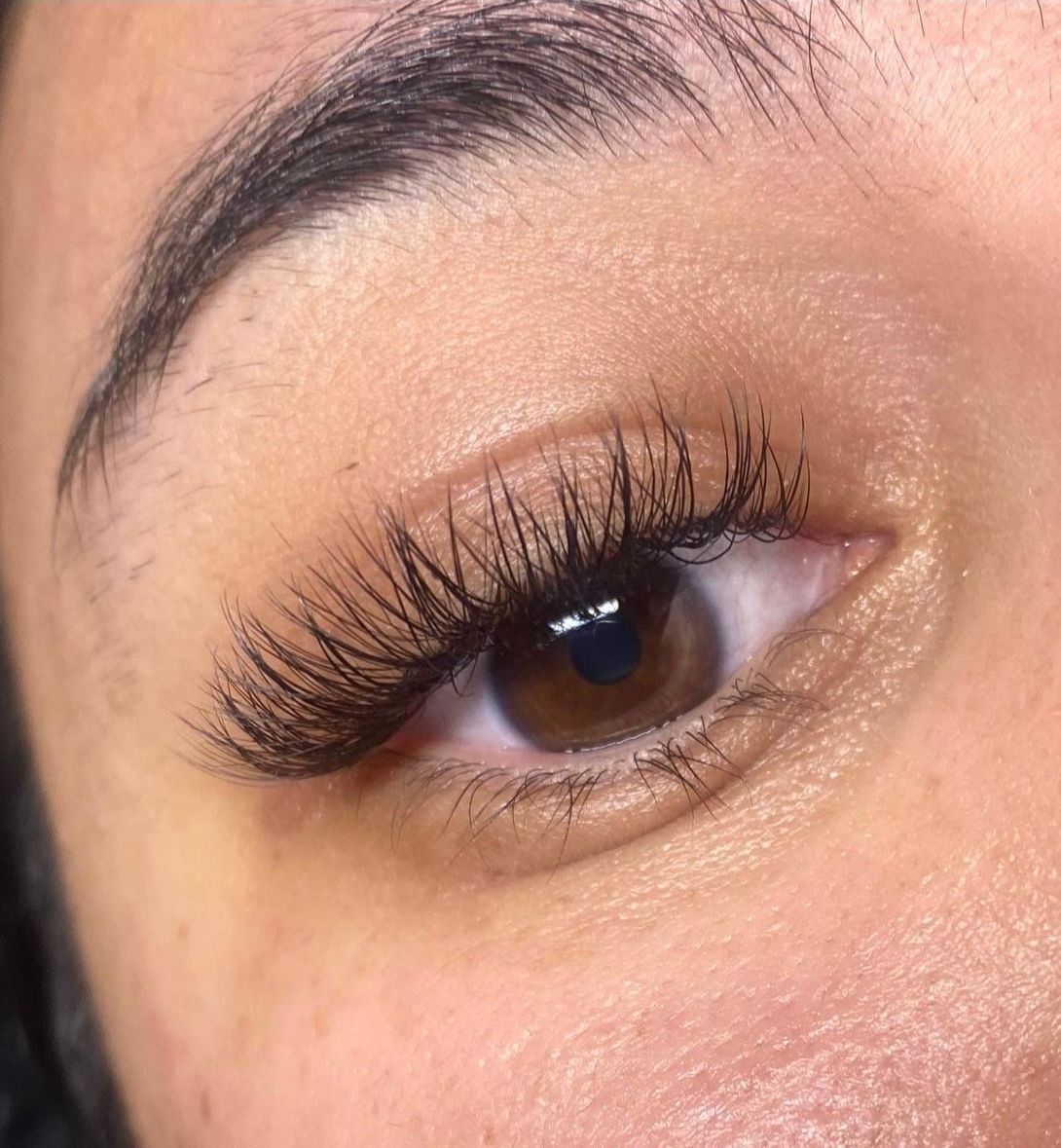 Hybrid Lashes Example