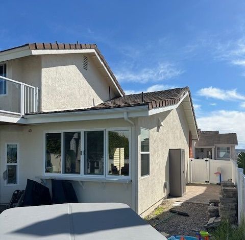 A house with a hot tub in front of it