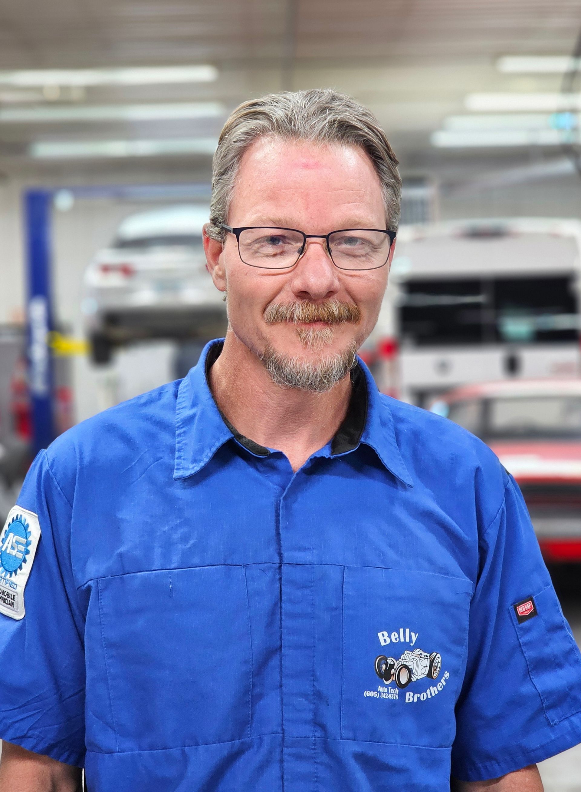 Employee Headshot | Belly Brothers Auto Tech