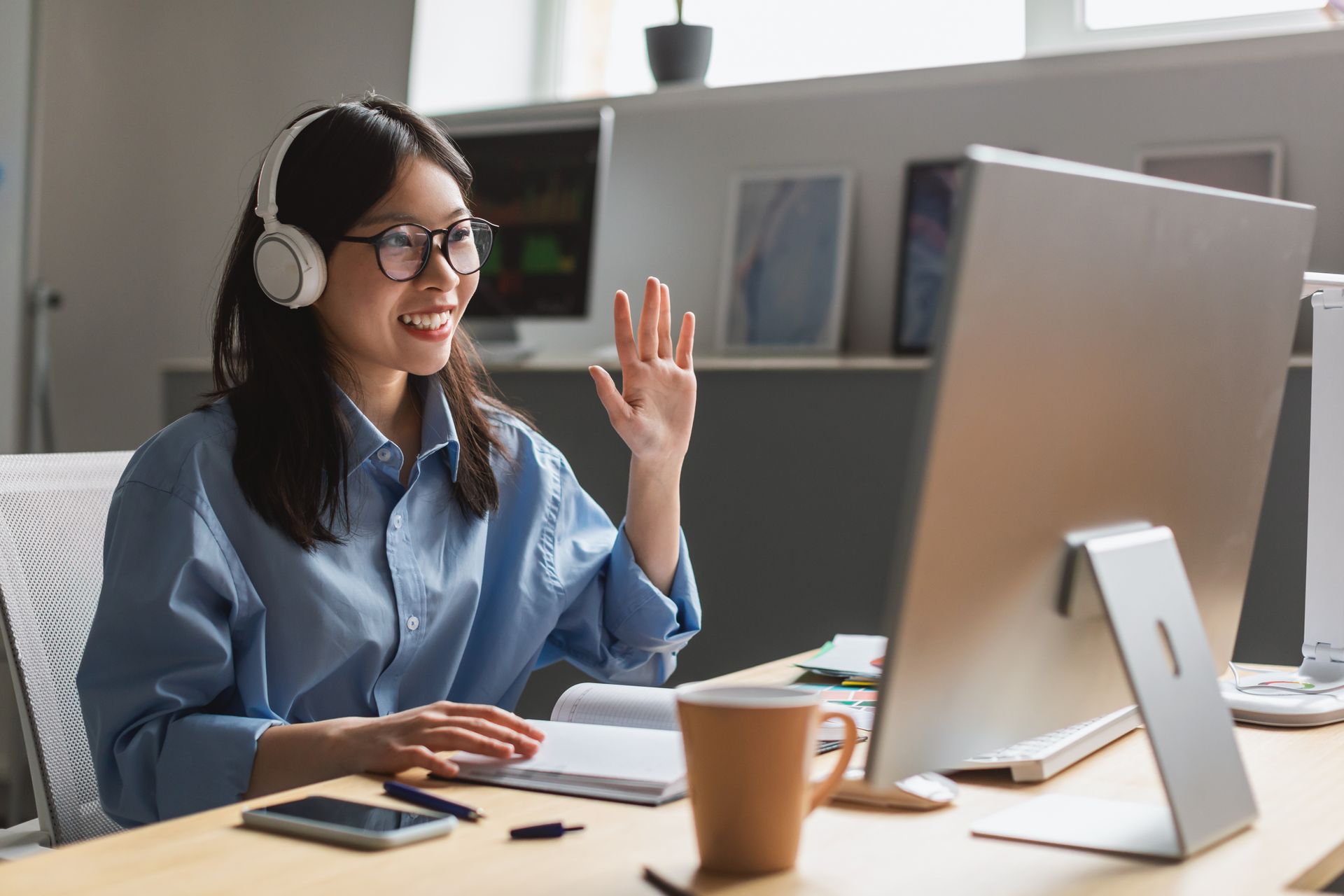 Virtual assistant on work talking and waving