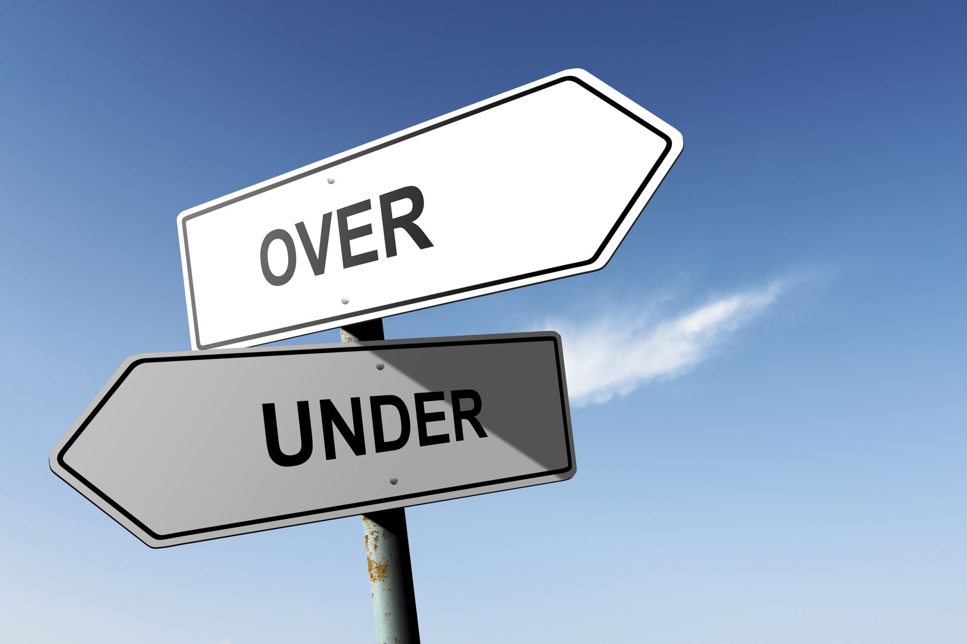 Signpost with arrows pointing in opposite directions, one labeled