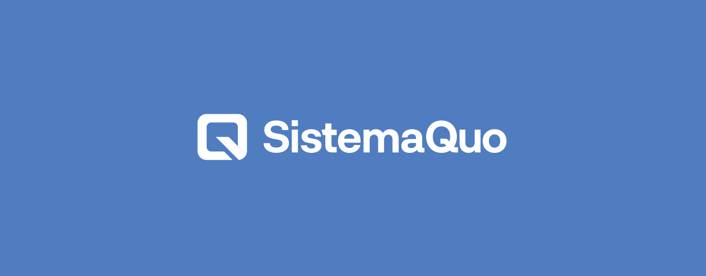 Logotipo de SistemaQuo: cuadrado blanco con una marca de verificación en el interior, fondo azul.