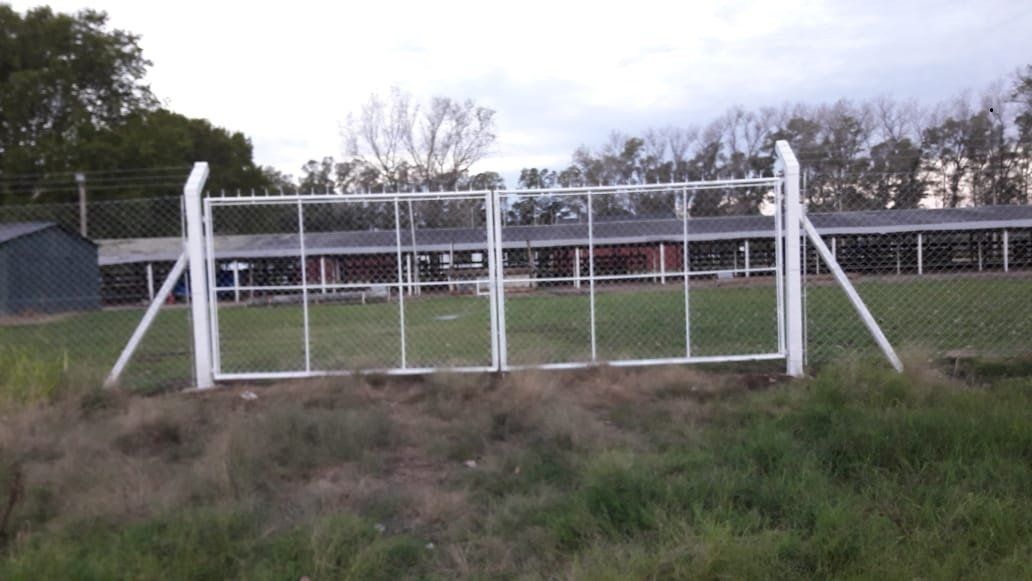 puerta alambrada