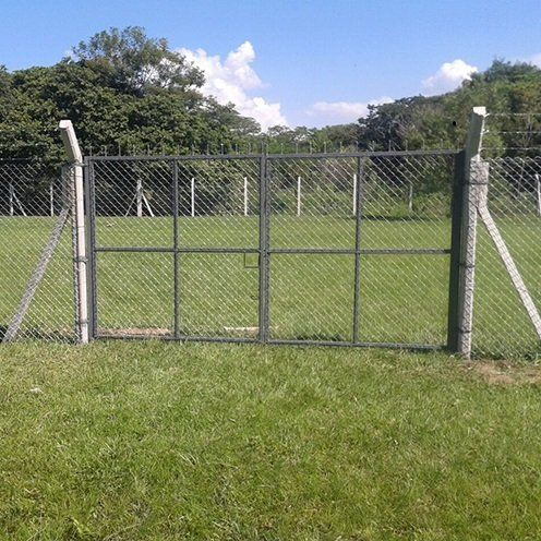 puerta alambrada