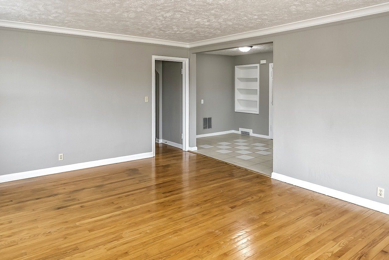 Maple Apartments Interior Photo with wood flooring