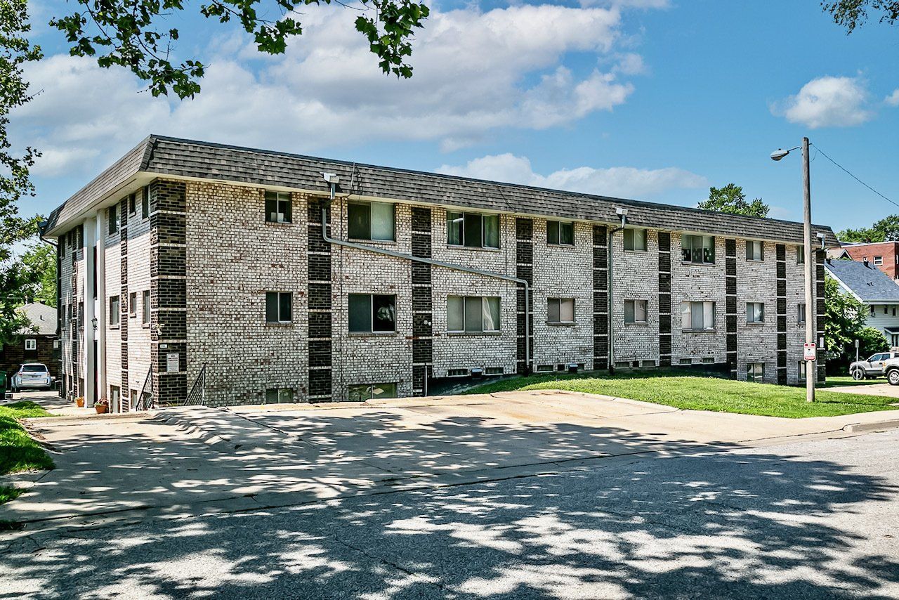 Exterior Photo of Lincoln Place Apartments