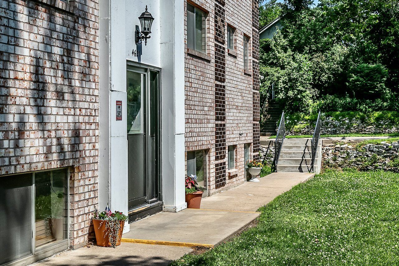 Exterior Photo of Lincoln Place Apartments