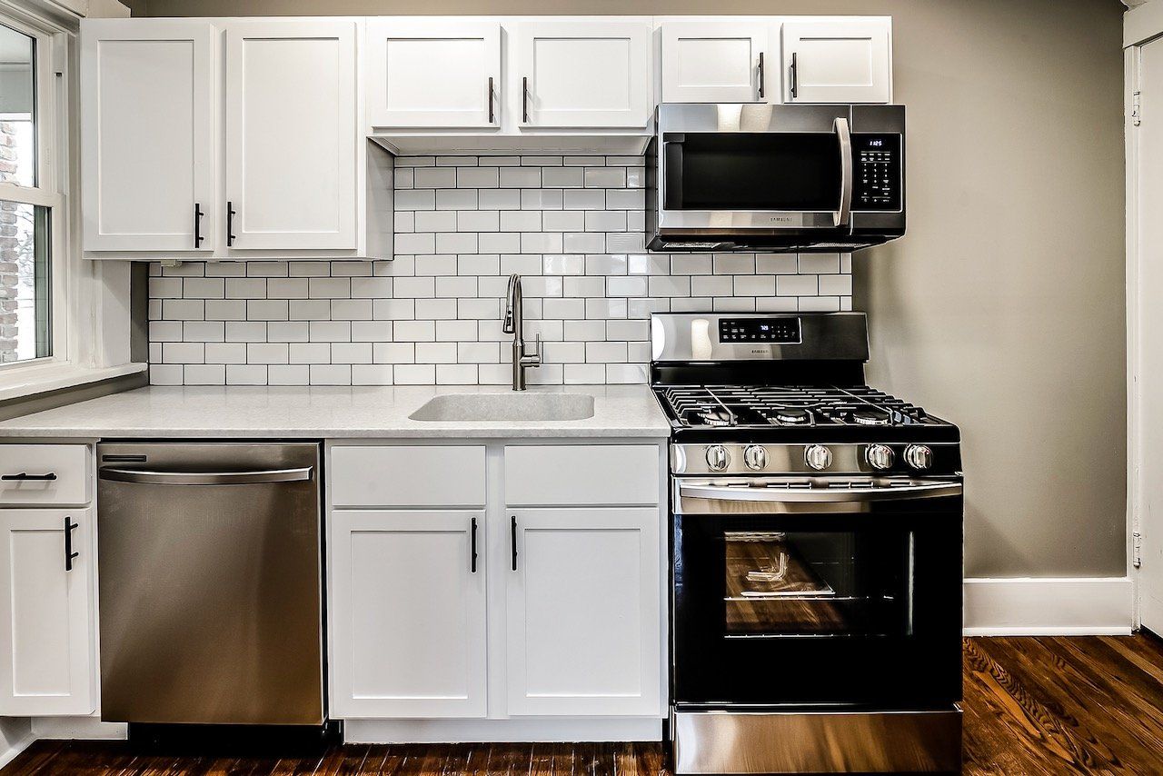 Dewey Apartment Homes Modern Kitchen Photo - 501