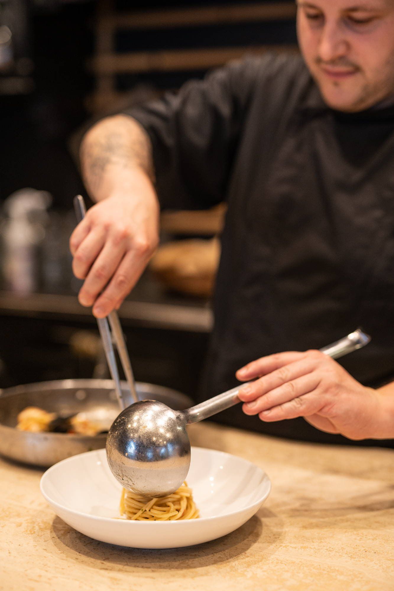 chef di cucina dell'osteria