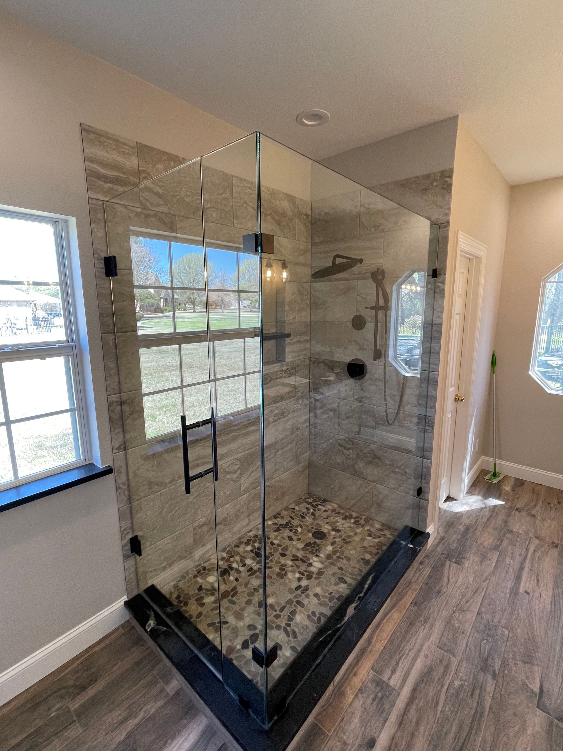Frameless shower door