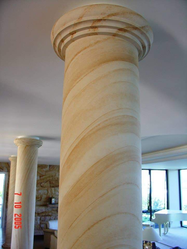 A picture of a pillar was taken on 7 10 2005