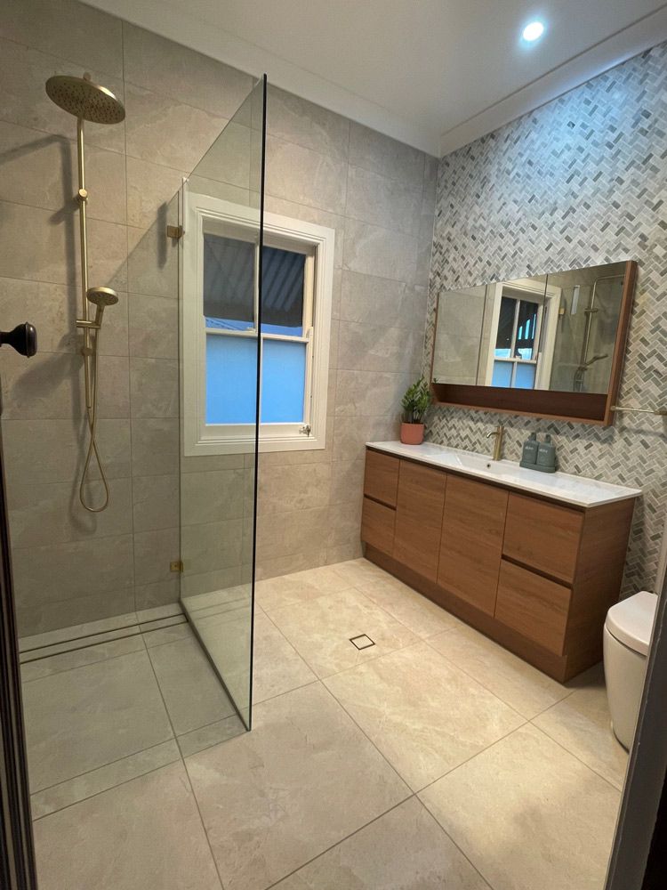 After Shower Room Renovation — Edwards & Froud Building Services Pty Ltd in West Tamworth, NSW