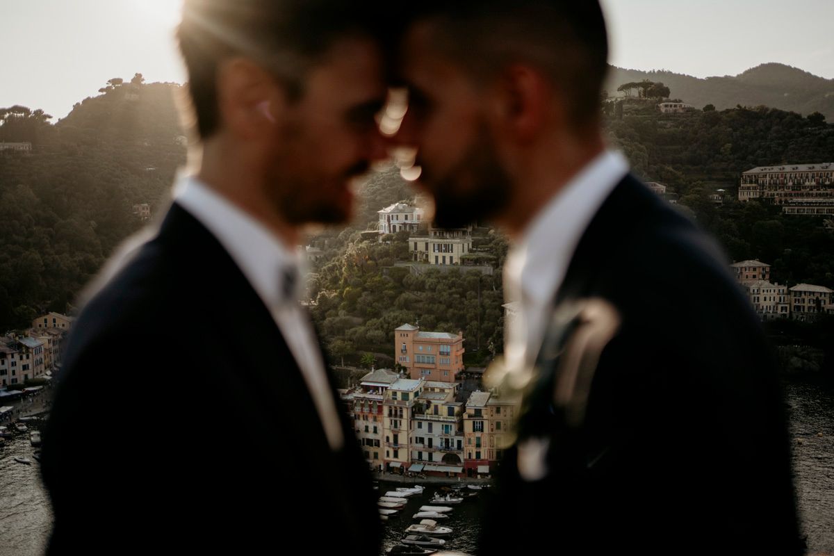 Reportage autentico per matrimoni intimi ed elopement. Fotografia naturale, discreta e senza pose.