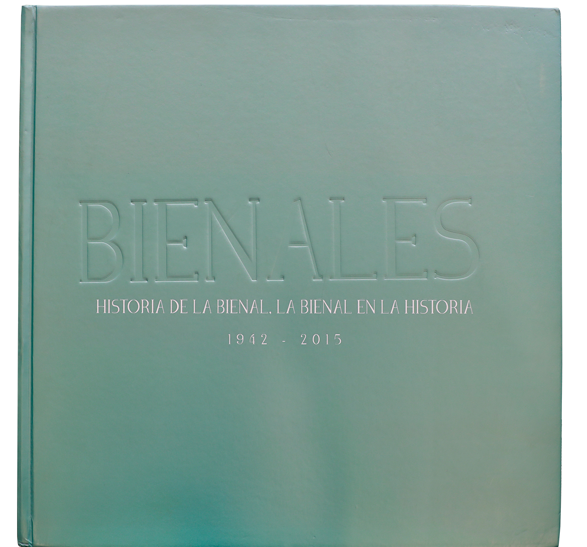 Un libro verde con la palabra bienales en él.