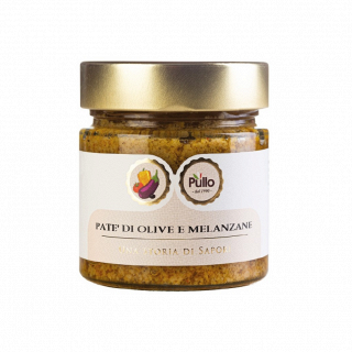 Vasetto di paté di olive e melanzane con coperchio dorato ed etichetta bianca su sfondo neutro.