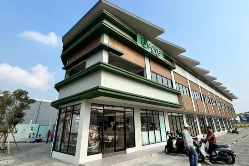 fasad fore coffee di sakura square green bestari park