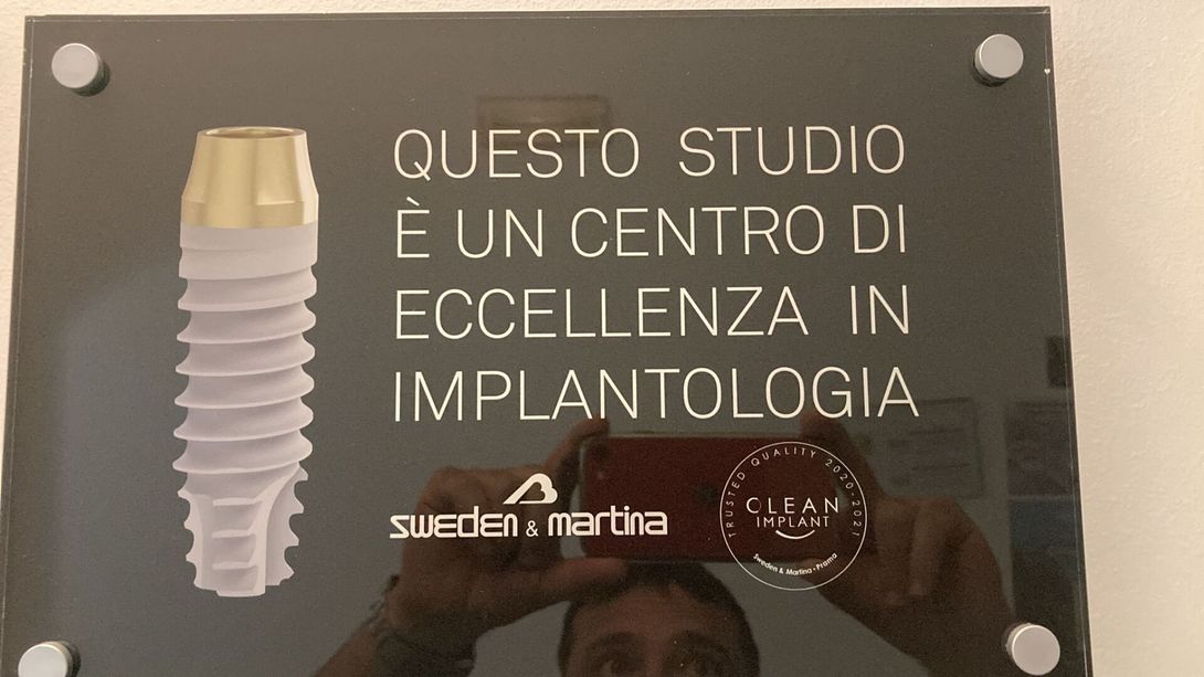 illustrazione implantologia