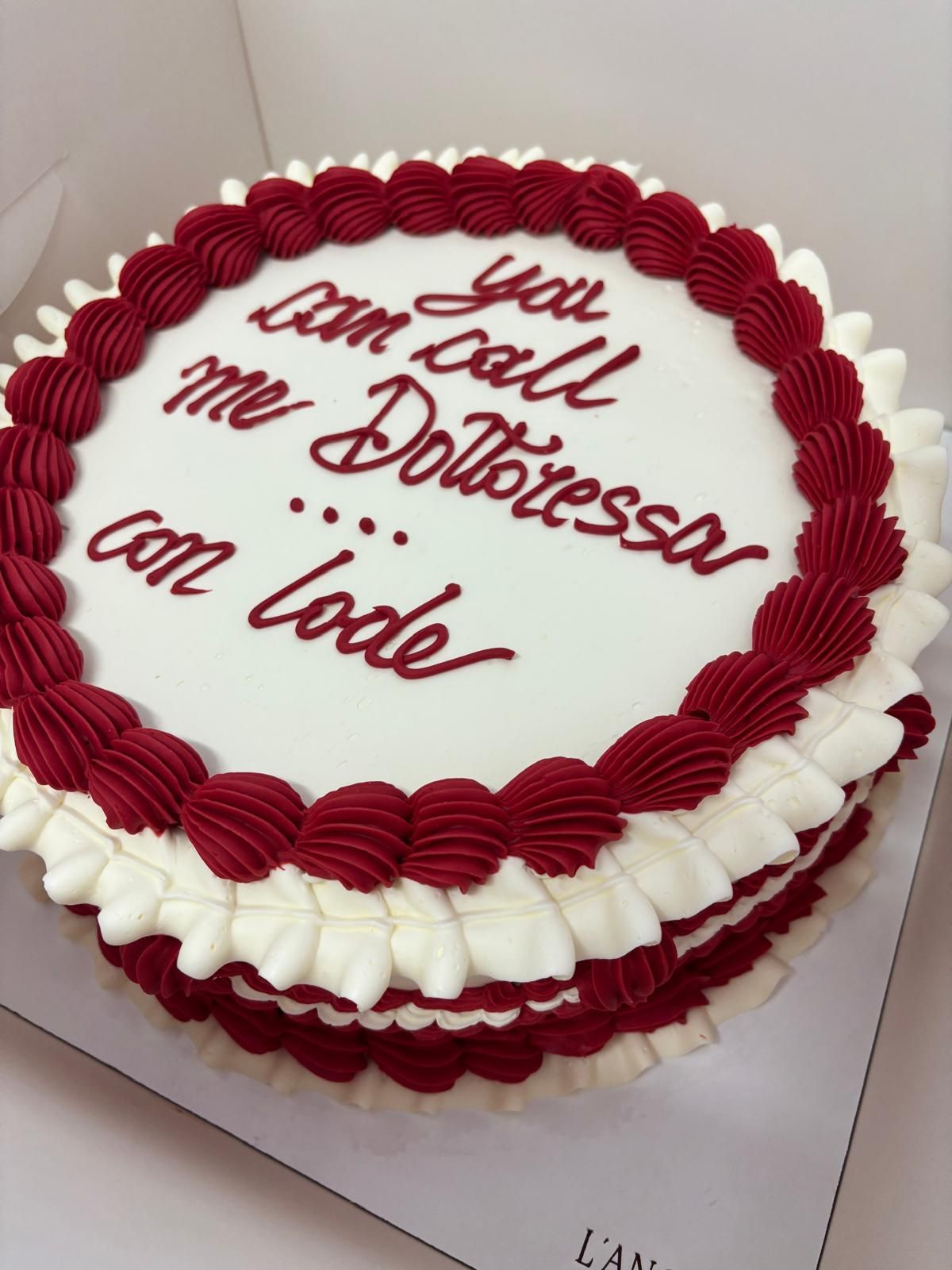 Torta di laurea personalizzata della pasticceria L'Angolo dei Dolci