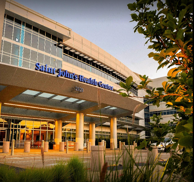 A large building that says Saint John 's Health Center.