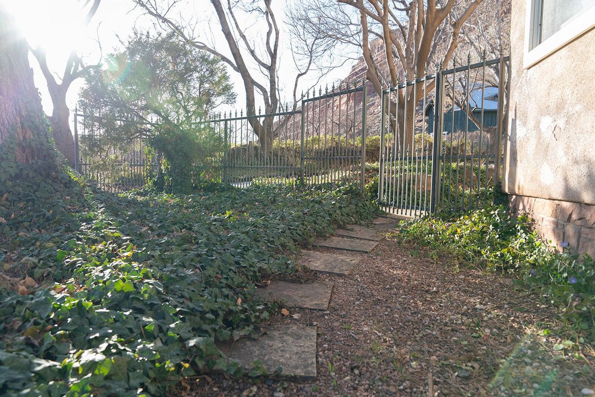 Tyler Inn at Zion Side Gate and Path