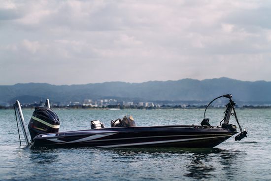 Big Yacht — Lake Ozark, MO — DCL Boat Service Big Yacht — Lake Ozark, MO — DCL Boat Service