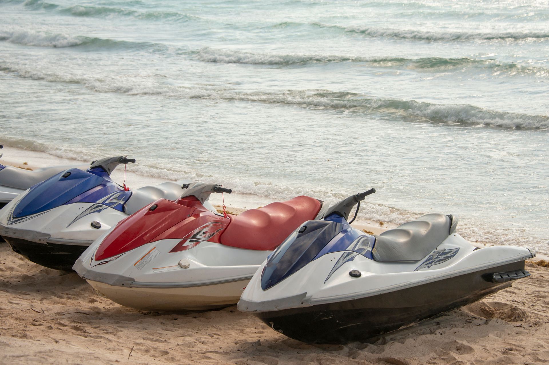 Speedboat In The Middle Of The Ocean — Lake Ozark, MO — DCL Boat Service