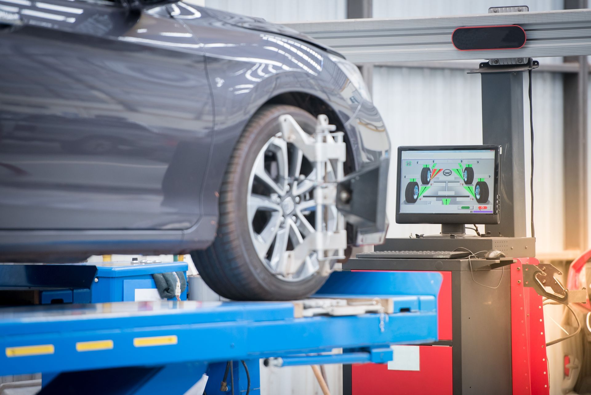 Signs Your Car Needs a Wheel Alignment | Payne's Automotive