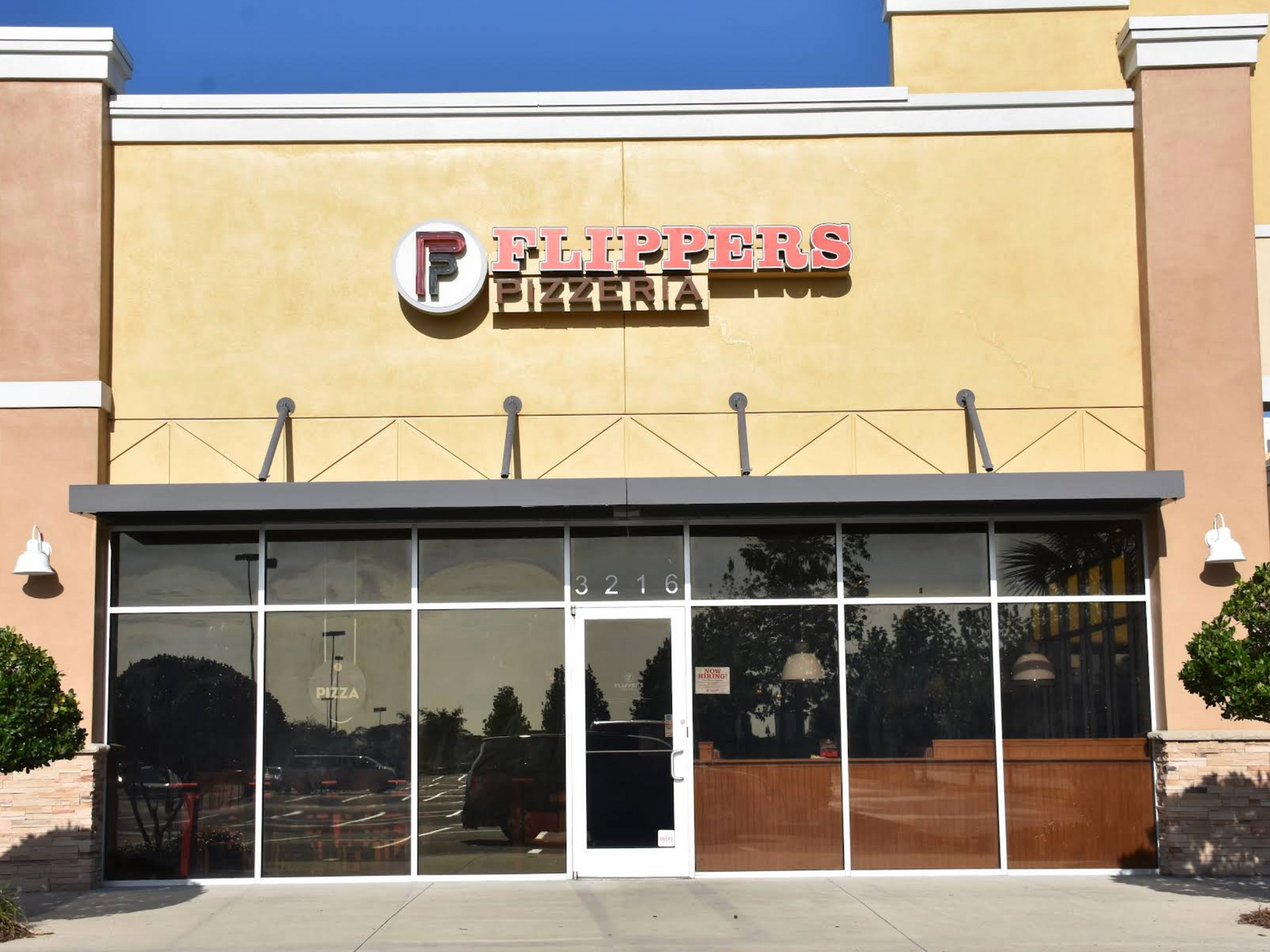 Flippers Pizza Co.Rolling Oaks near disney and attractions