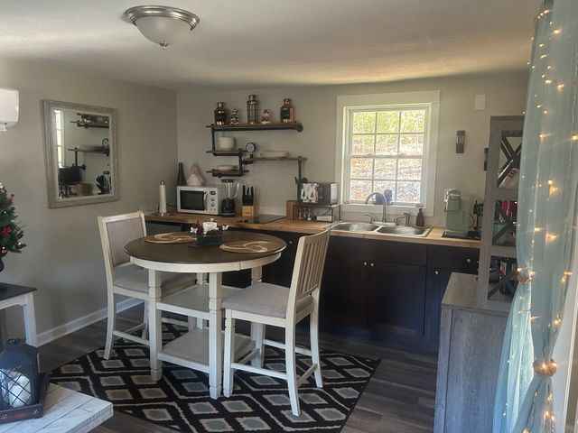 Renewal Rock kitchen.