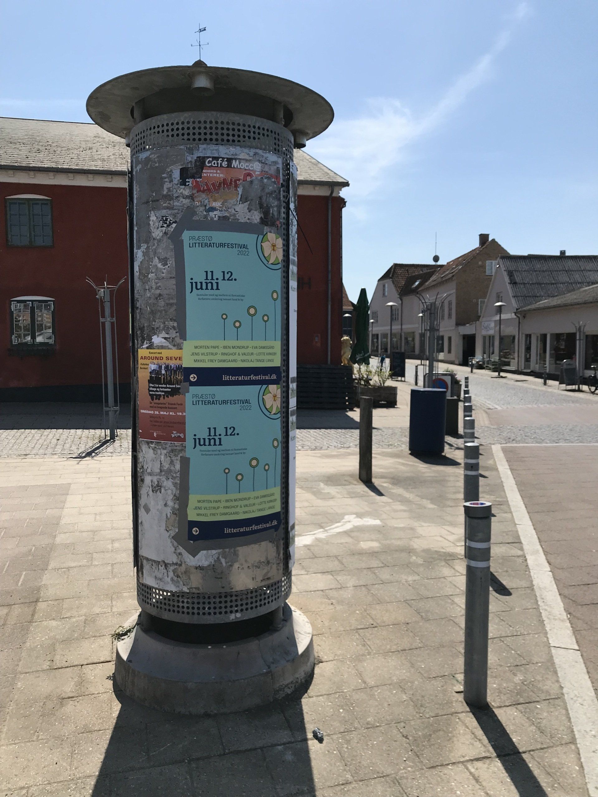 Billede af informations-stand på Svend Gønge Torv