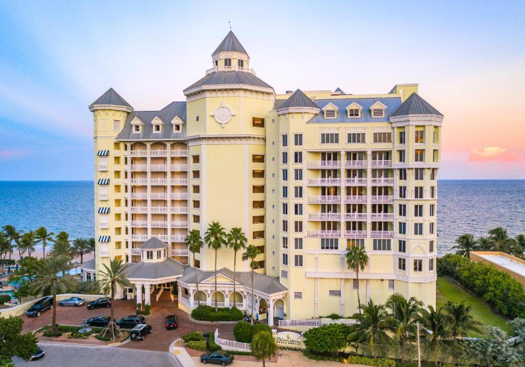 An aerial view of a large hotel next to the ocean.