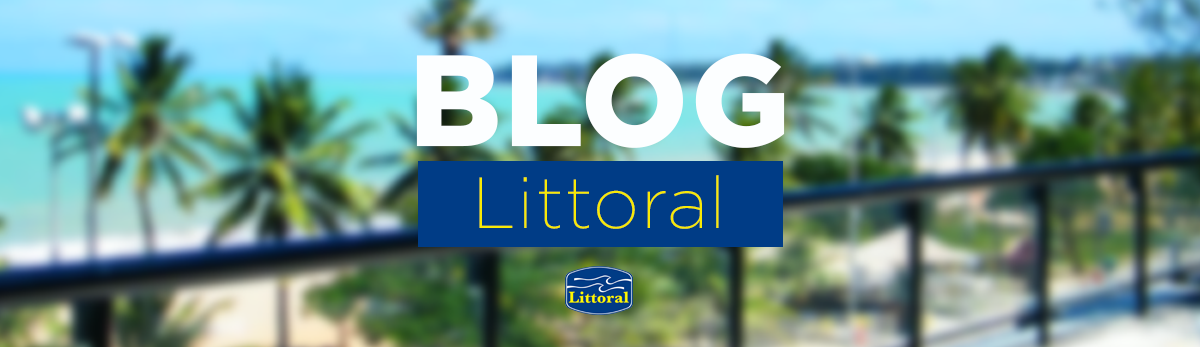 Banner do blog com a inscrição “BLOG Littoral” sobre uma praia tropical desfocada com palmeiras.