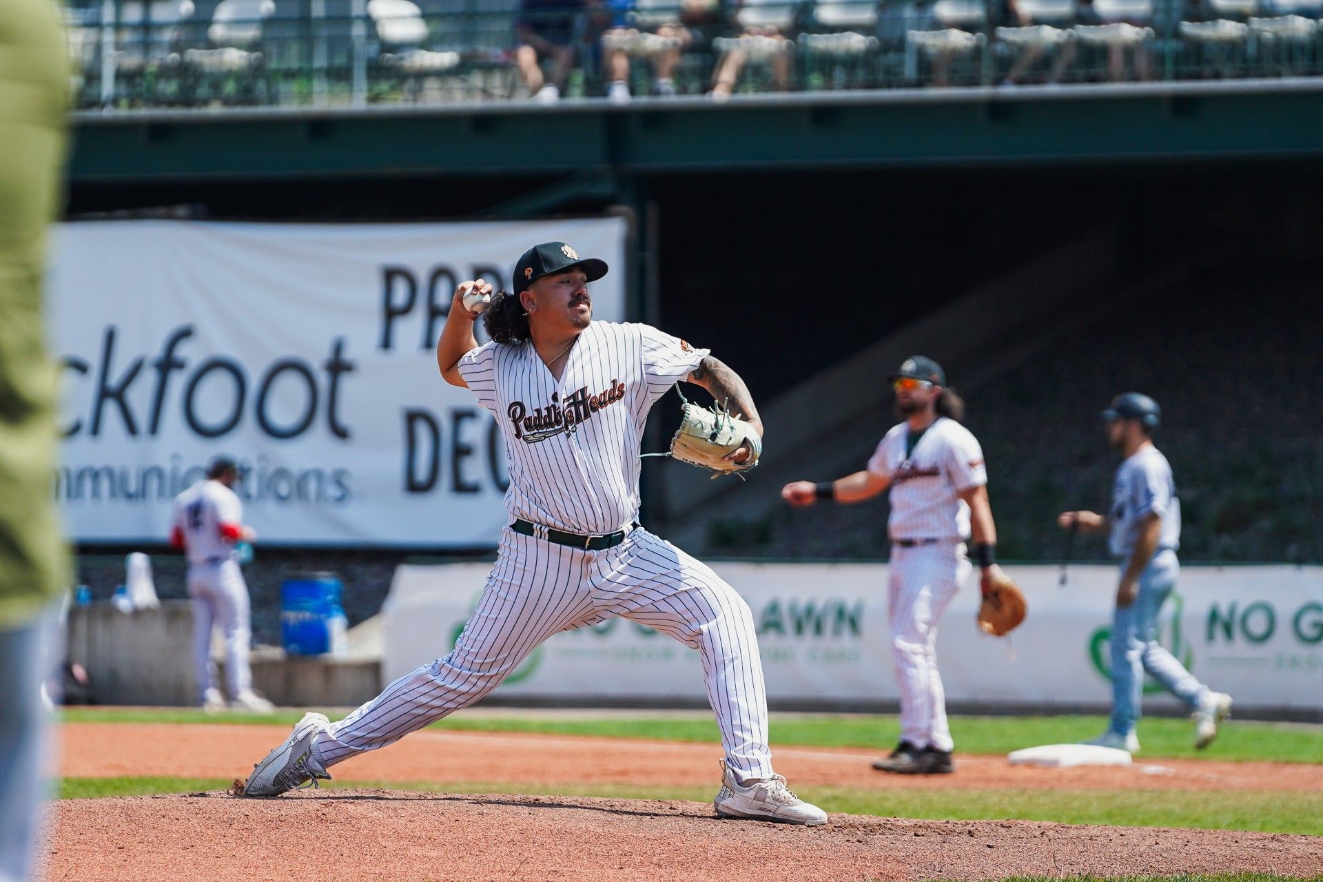 former-pioneer-league-pitcher-of-the-year-villa-signs-with-titans