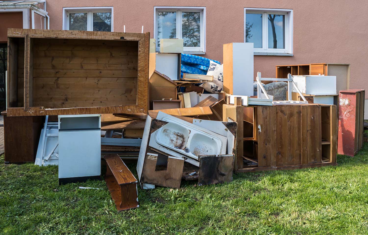 Junk Outside the House — Centralia, WA — Clark County Junk Removal