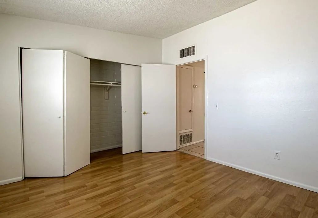 Canyon Club Apartments - Image 5