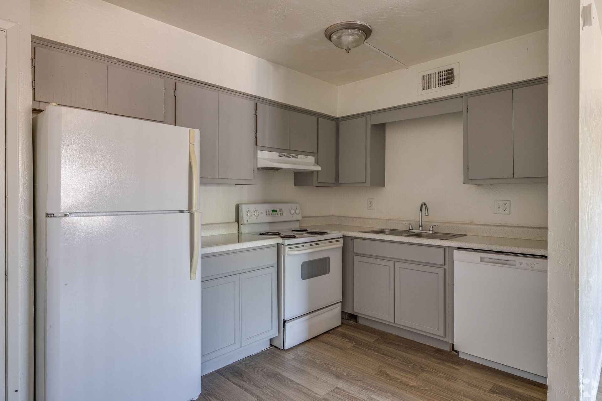 Carole Arms Apartments - Image 8