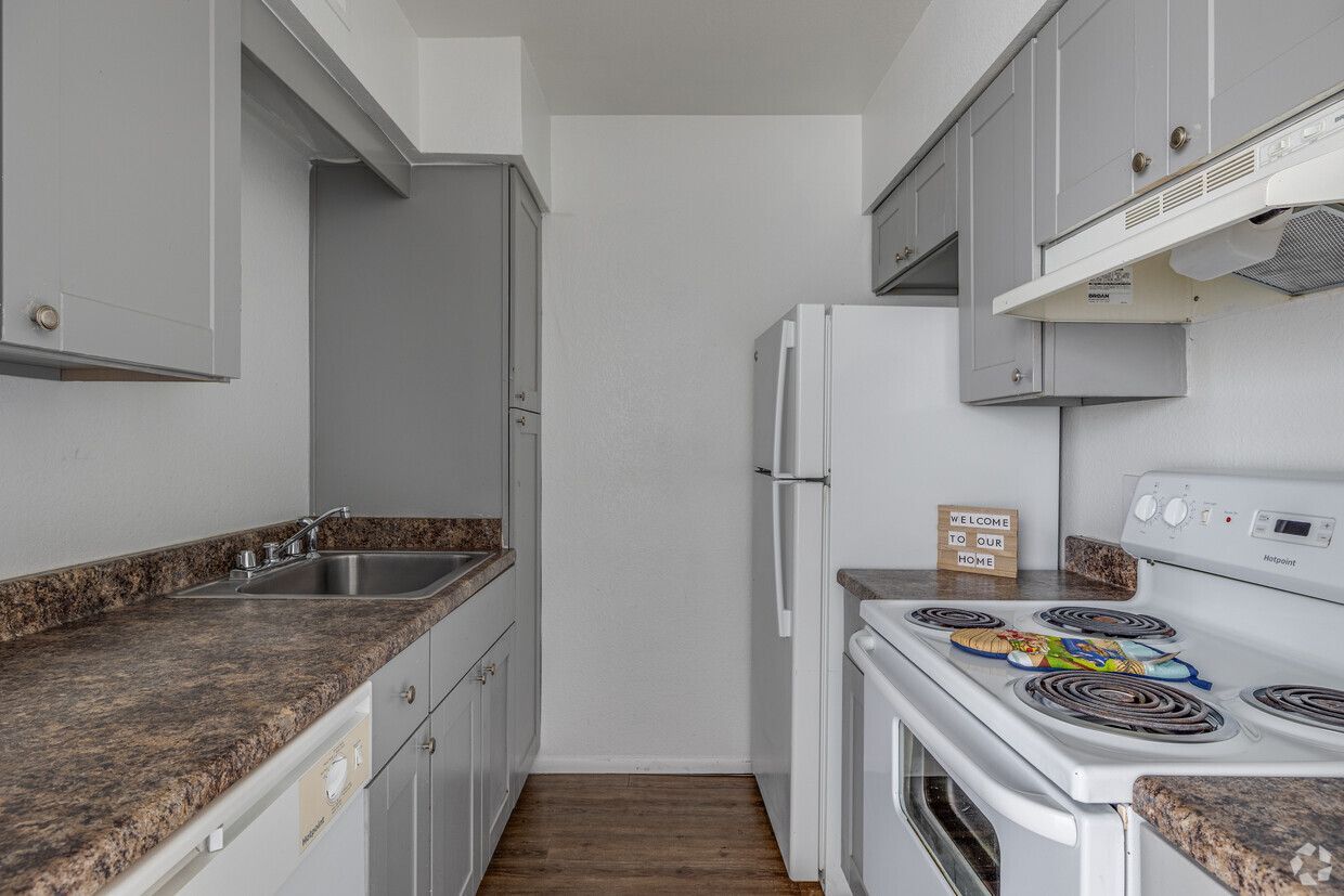 Desert Wind Apartments - Image 4